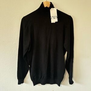 Zara Men's Turtleneck Sweater in Black